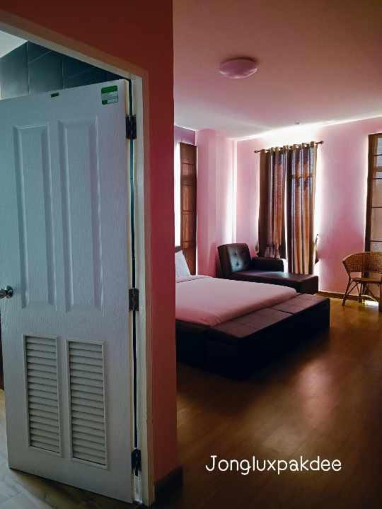 Bed and Breakfast Jong Lux Pak Dee Uttaradit Exterior foto