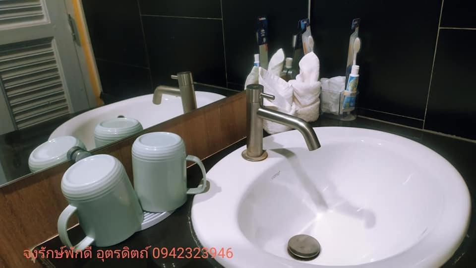 Bed and Breakfast Jong Lux Pak Dee Uttaradit Exterior foto